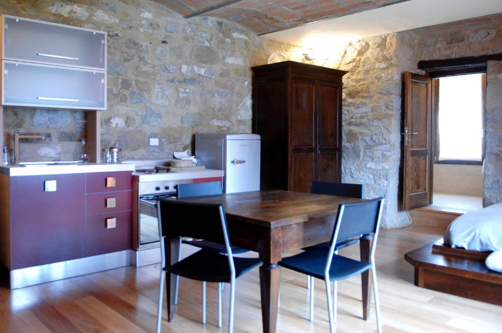 Borgo Pianello Holiday Homes And Winery Lizzano In Belvedere Cameră foto